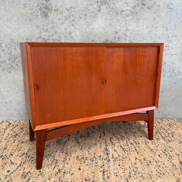 small-danish-designer-mid-century-cupboard (6)