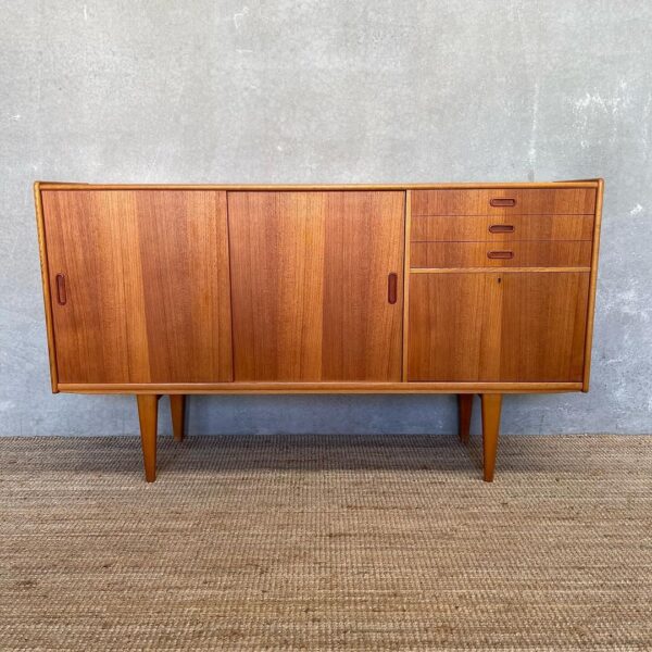 swedish-mid-century-teak-and-oak-sideboard (10)