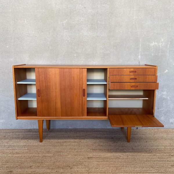 swedish-mid-century-teak-and-oak-sideboard (2)