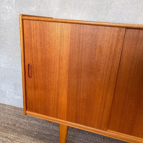 swedish-mid-century-teak-and-oak-sideboard (8)