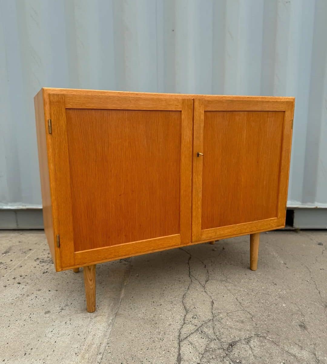 Danish Designer Borge Mogensen Mid-Century Cupboard in Oak (later legs (3)