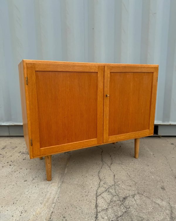 Danish Designer Borge Mogensen Mid-Century Cupboard in Oak (later legs (3)