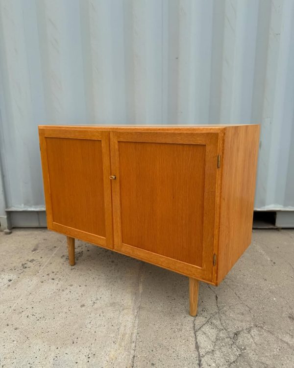 Danish Designer Borge Mogensen Mid-Century Cupboard in Oak (later legs (5)