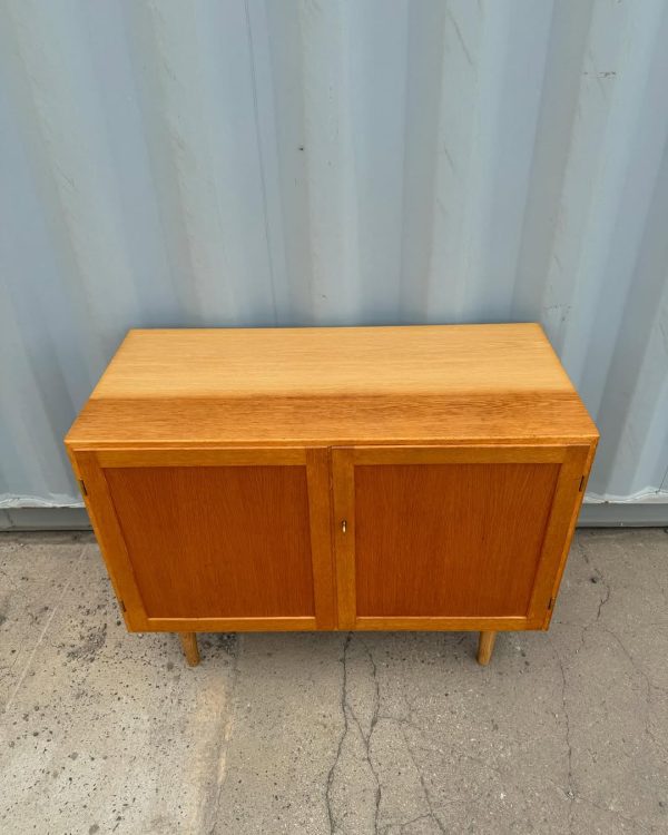 Danish Designer Borge Mogensen Mid-Century Cupboard in Oak (later legs (6)