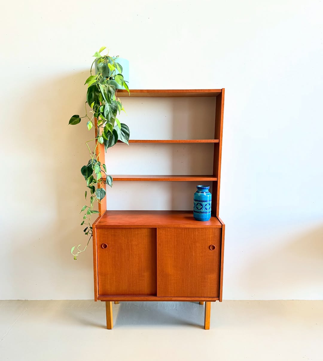 scandinavian-mid-century-bookshelf (16)