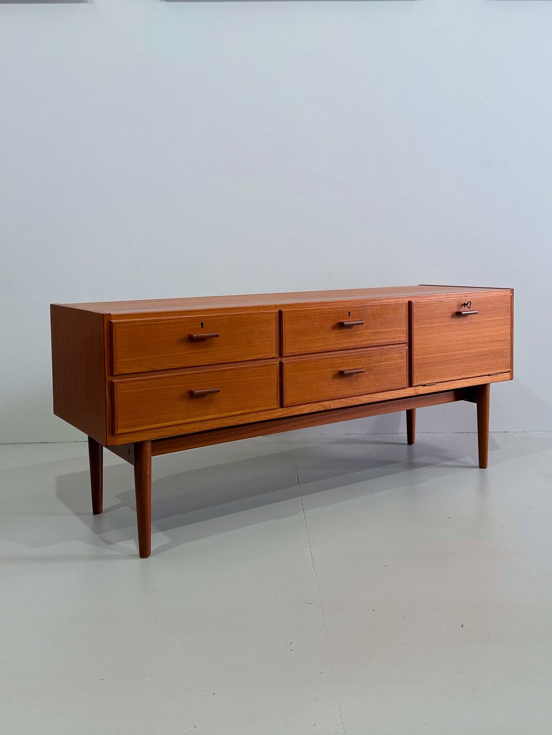 lowline-scandinavian-mid-century-sideboard (2)