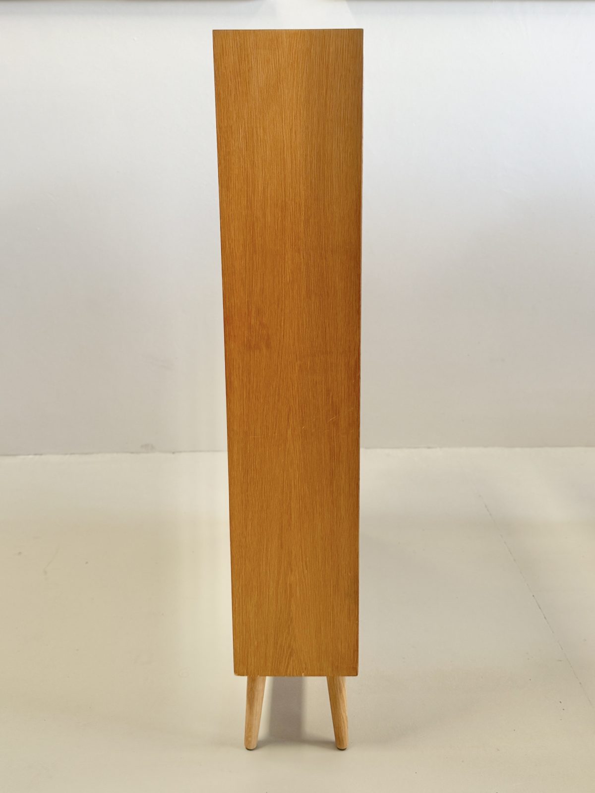 scandinavian-mid-century-bookshelf-in-oak (1)