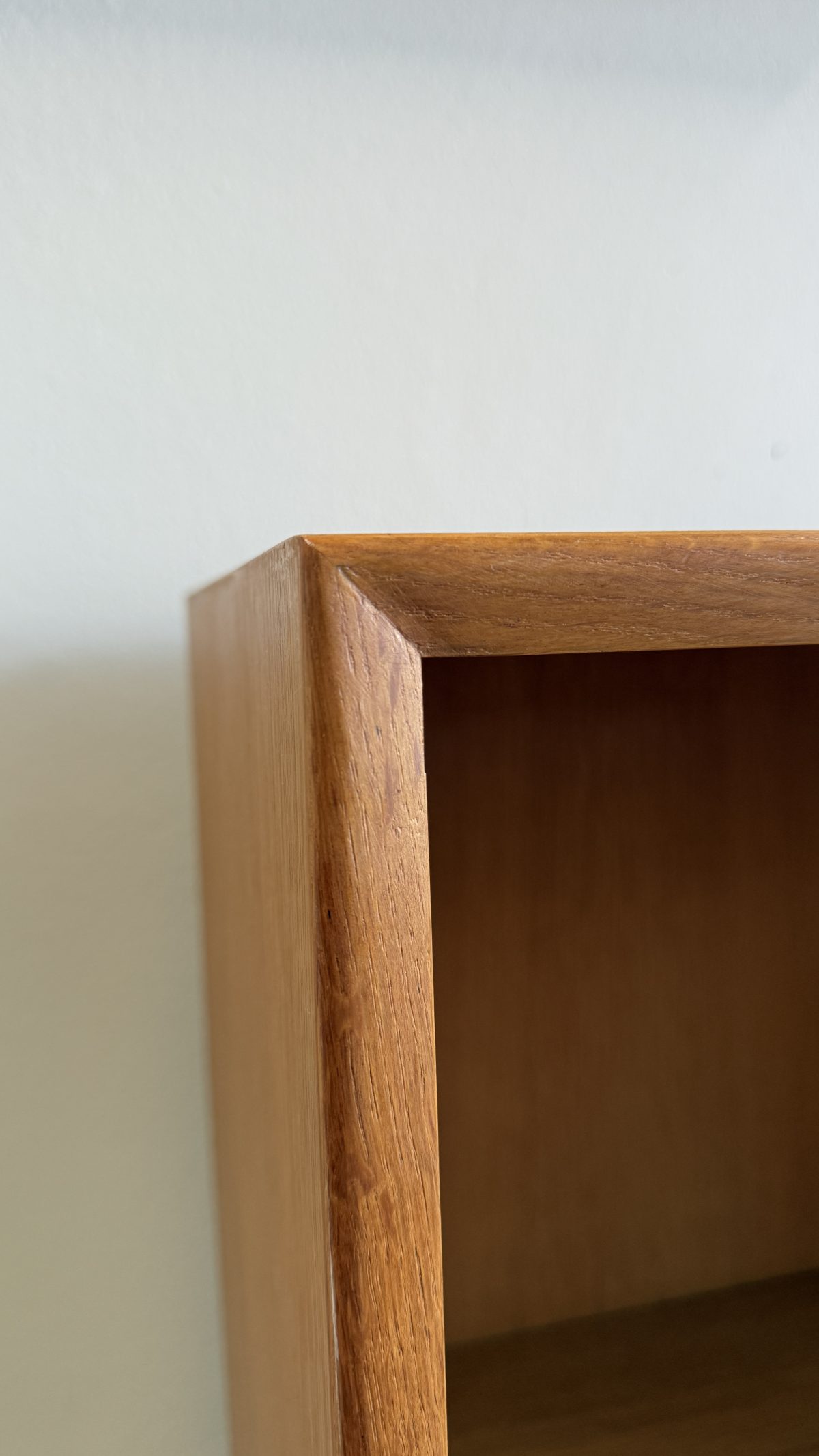 scandinavian-mid-century-bookshelf-in-oak (5)