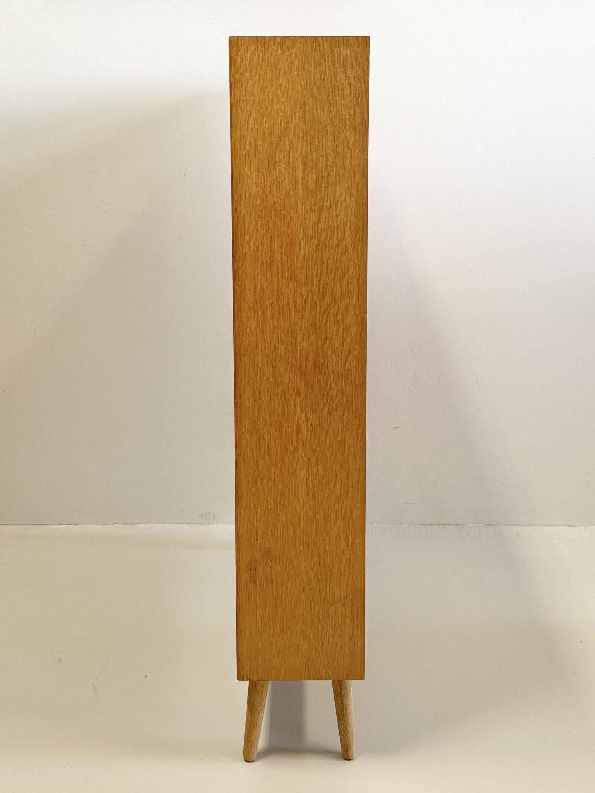 scandinavian-mid-century-bookshelf-in-oak (9)