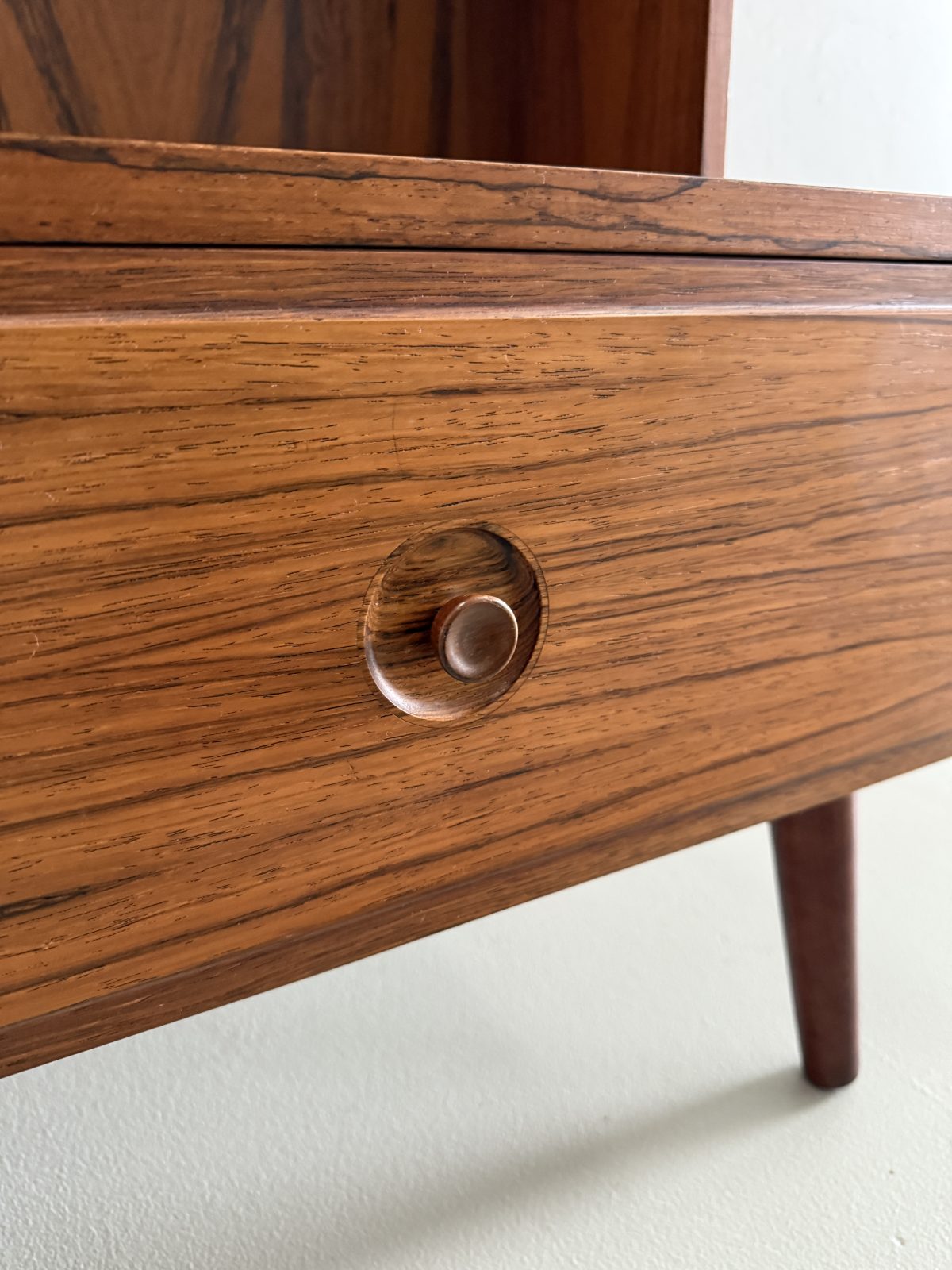 swedish-mid-century-bookshelf -glass (10)