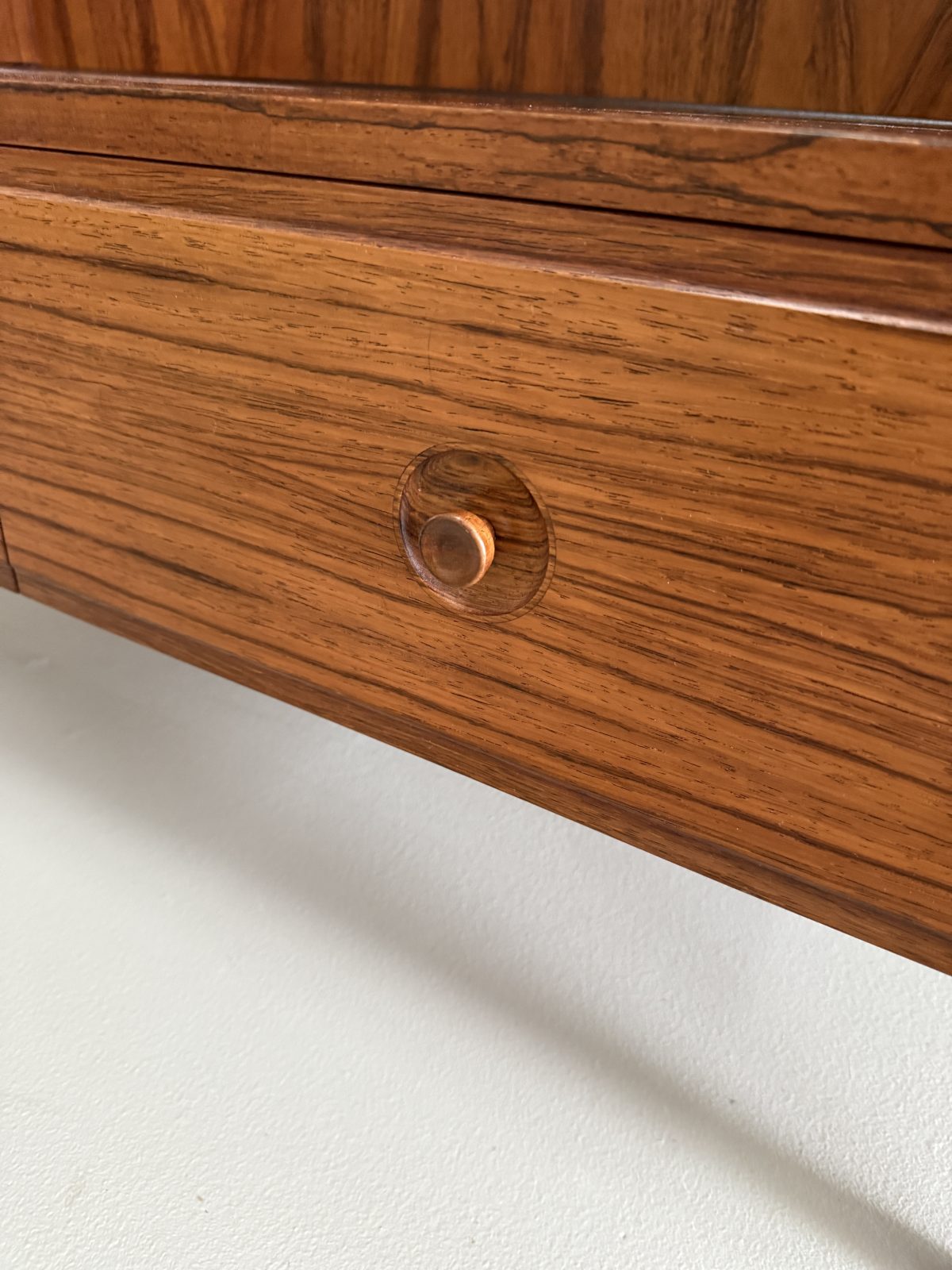 swedish-mid-century-bookshelf -glass (11)