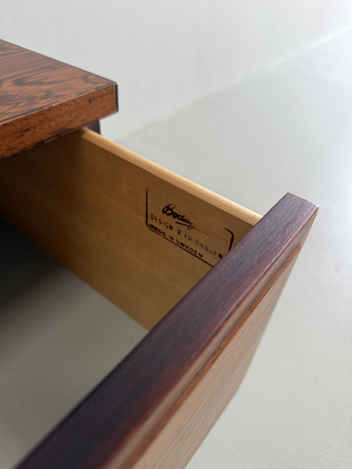 swedish-mid-century-bookshelf -glass (13)