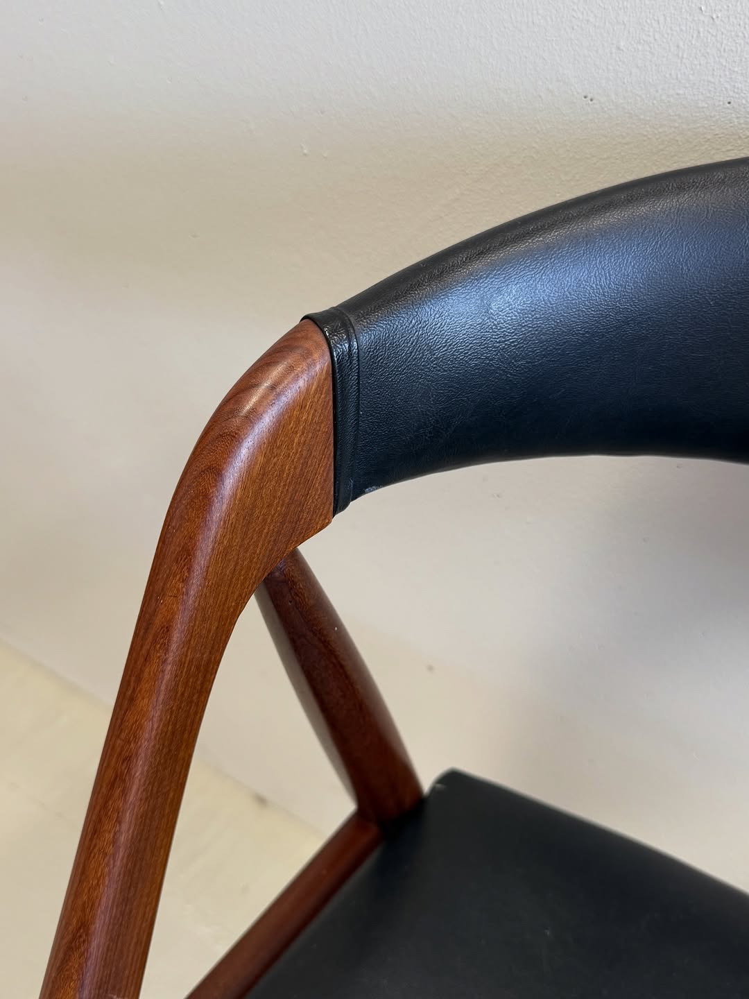 danish-model-31-dining-chairs (6)